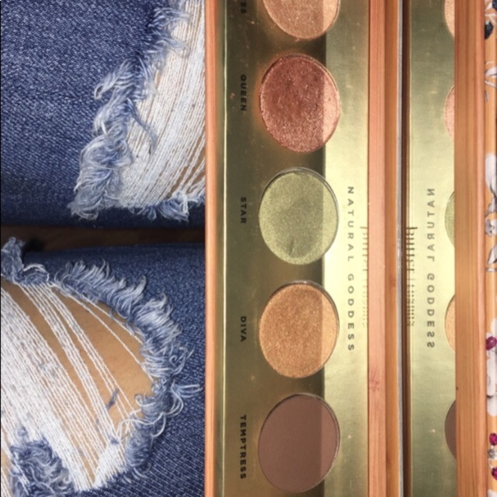 Makeup - Picture 2 of 2